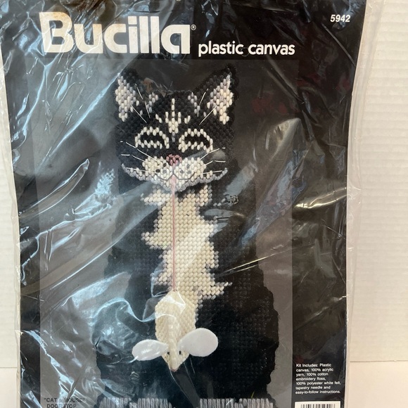 VTG 1980 Bucilla Plastic Canvas Needlepoint Kit Cat & Mouse Doorstop 6x12 5942 - Picture 1 of 4